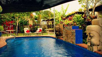 2 outdoor pools, pool loungers