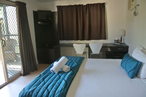 Studio King | Premium bedding, iron/ironing board, bed sheets