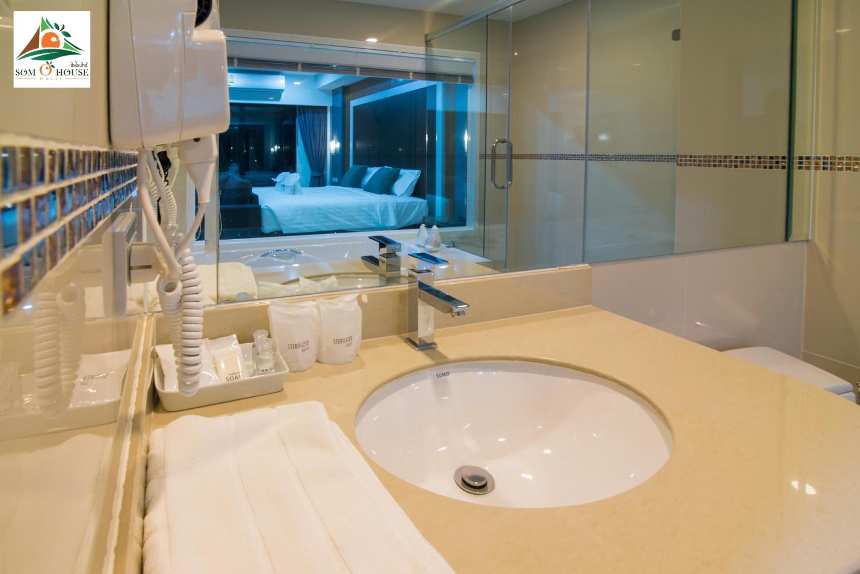 Articles de toilette gratuits, sèche-cheveux, bidet, serviettes fournies