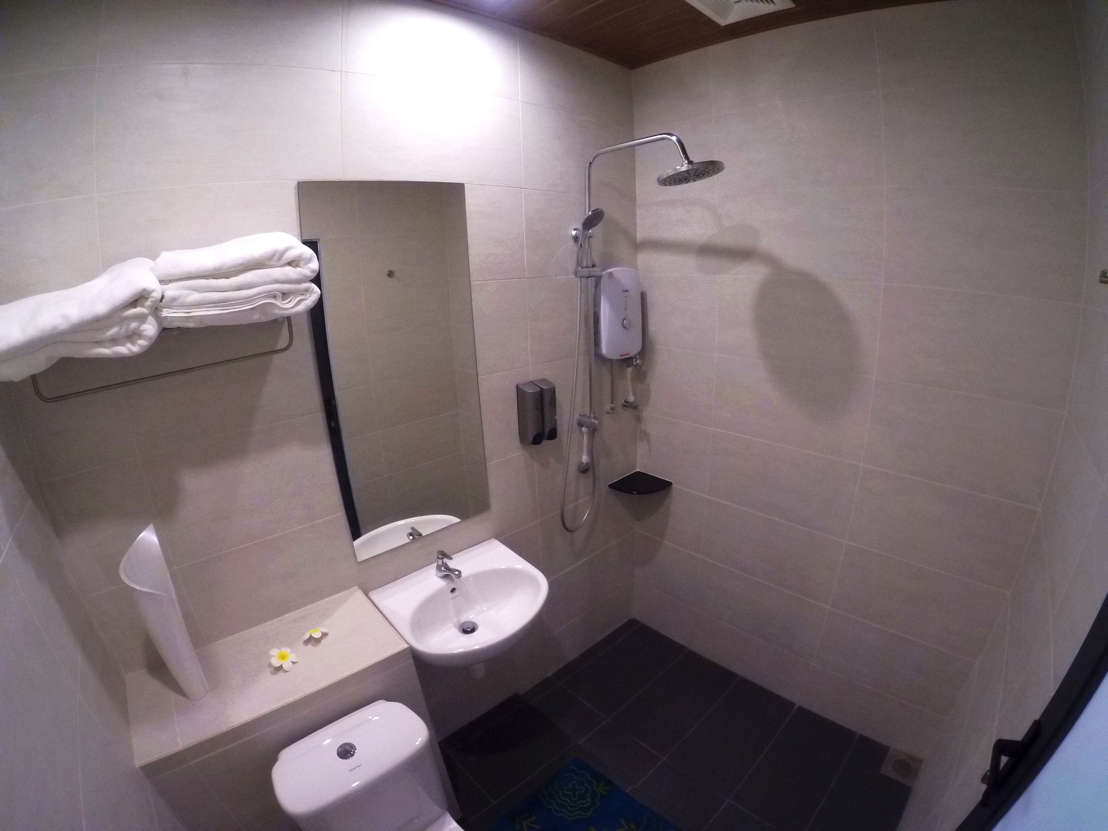 shower, rainfall showerhead, free toiletries, hair dryer