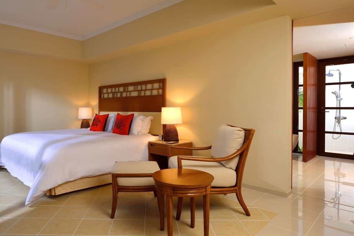 Minibar, in-room safe, desk, iron/ironing board