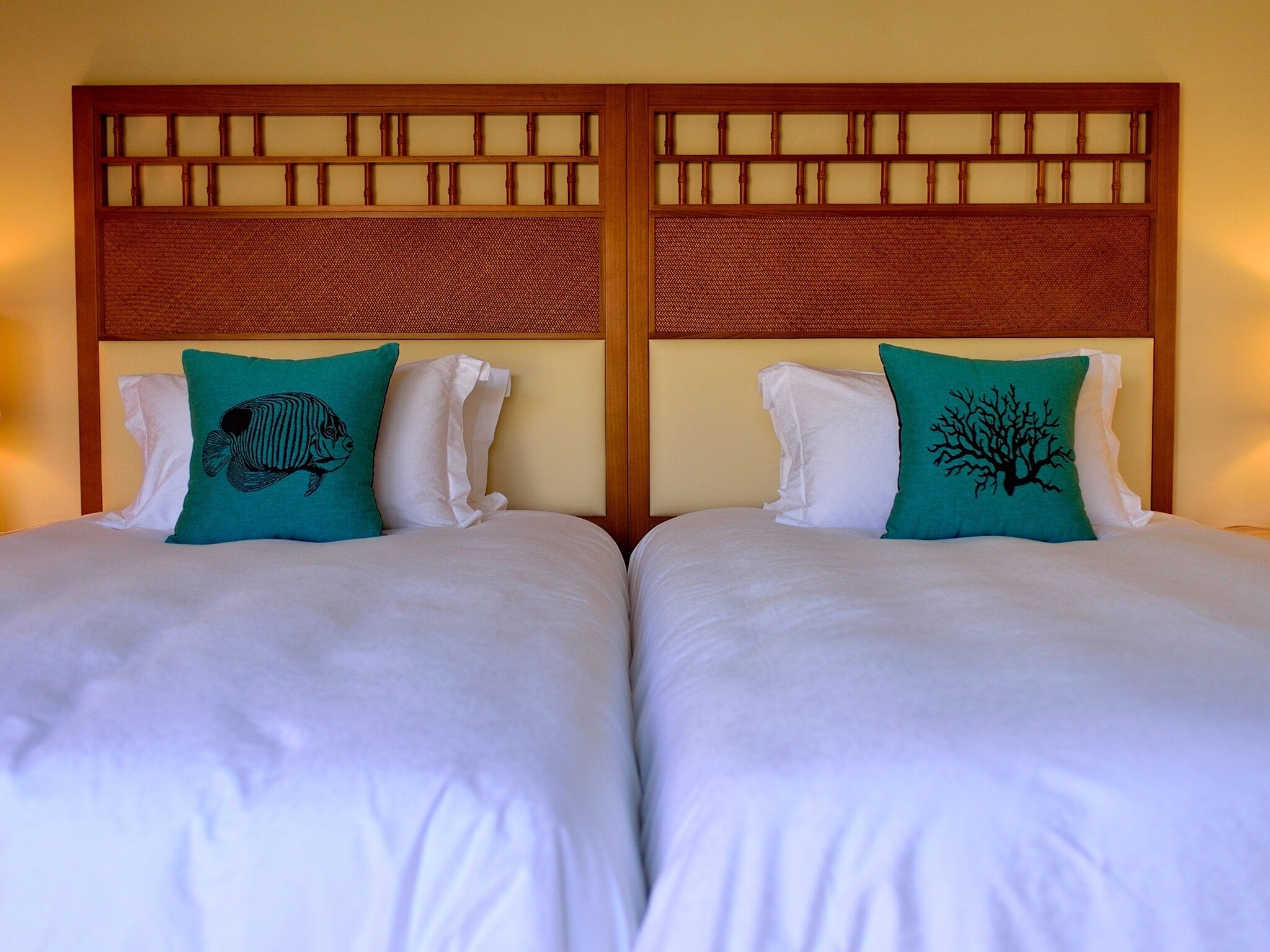 Minibar, värdeförvaringsskåp på rummet och skrivbord