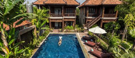 Villa Royal | Minibar, värdeförvaringsskåp på rummet och skrivbord