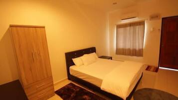 Standard Room | Desk, rollaway beds, free WiFi
