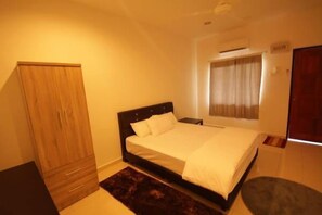 Phòng Tiêu chuẩn | Bàn, giường gấp/giường phụ (phụ phí)