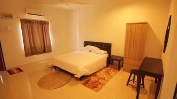 Standard Room | Desk, rollaway beds, free WiFi