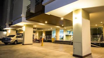 Bãi đậu xe tự phục vụ miễn phí