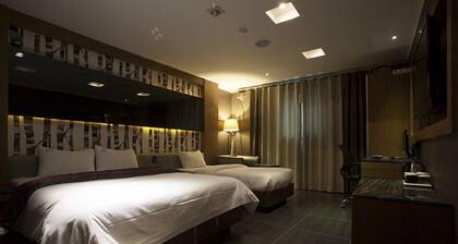 Zenith Hotel