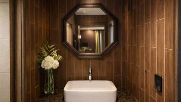 Suite | Bathroom | Separate tub and shower, deep soaking tub, free toiletries, hair dryer