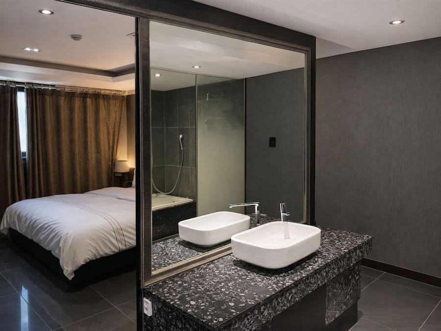 Kahden hengen perushuone | Kylpyhuone | Erillinen kylpyamme ja suihku, syvä kylpyamme, ilmaiset hygieniatuotteet