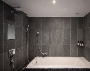 Basic Double Room | Bathroom | Separate tub and shower, deep soaking tub, free toiletries, hair dryer - Zenith Hotel (Bucheon)