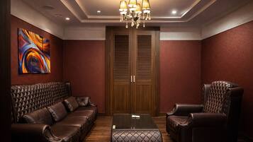 Suite | Living area | Flat-screen TV