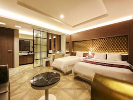 Ropa de cama de alta calidad, escritorio y sistema de insonorización