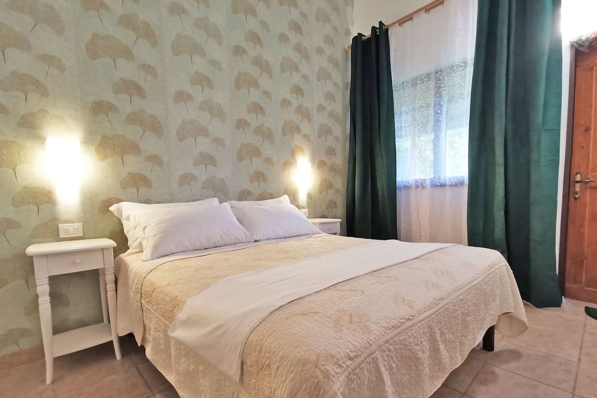 Deluxe Double Room, Accessible | Down comforters, travel crib, rollaway beds, free WiFi