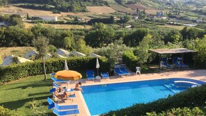 Seasonal outdoor pool, open 9:00 AM to 7:00 PM, pool umbrellas - Il Girasole (Massignano)