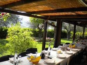 Breakfast, dinner served; local cuisine, ocean views  - Il Girasole (Massignano)