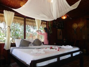 Minibar, desk, free WiFi, bed sheets