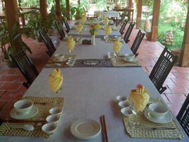 Se sirven desayunos, almuerzos y cenas; cocina vietnamita