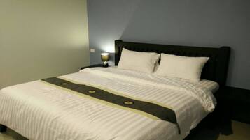 Standard Double | Hypo-allergenic bedding, desk, blackout curtains, rollaway beds