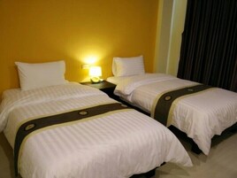 Ropa de cama hipoalergénica, escritorio y cortinas blackout 