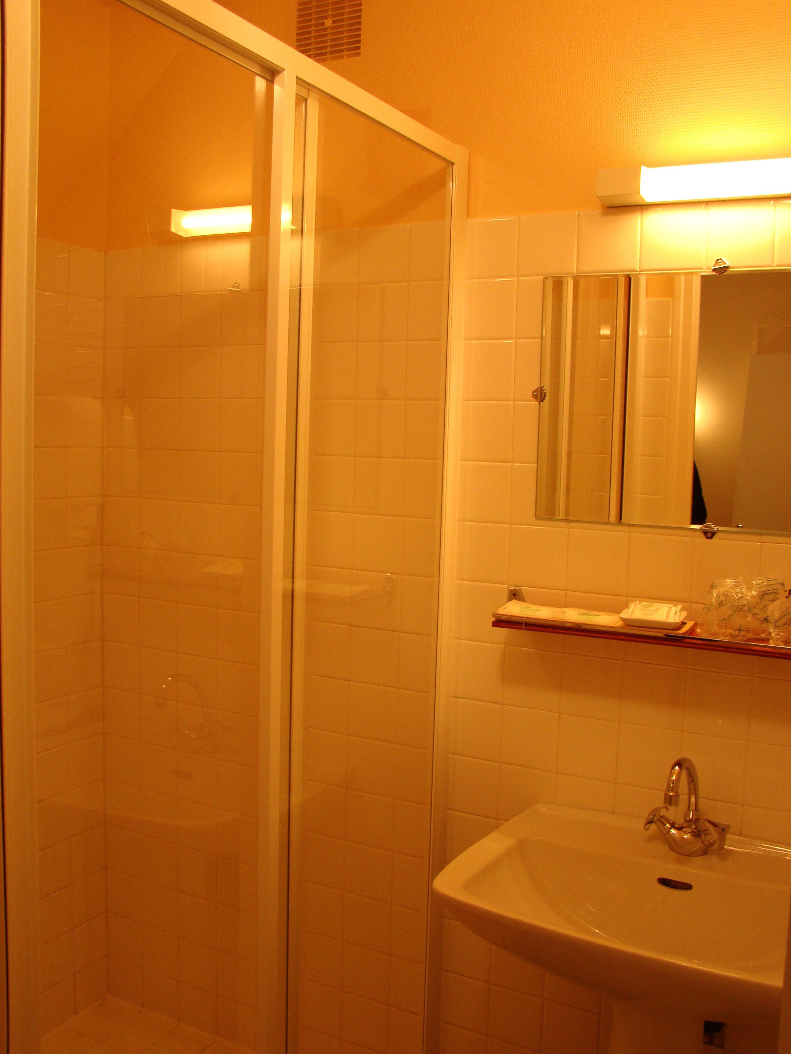 comfort double room | bathroom | shower, free toiletries, hair dryer, towels