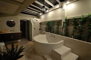Traditional Villa, 3 Bedrooms, Beachside | Bathroom | Free toiletries, hair dryer, bidet, towels