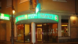 A hotel entrance with a sign reading "HOTEL Maria" and another sign for "HOTEL Doria." - Hotel Doña María (Gijon)