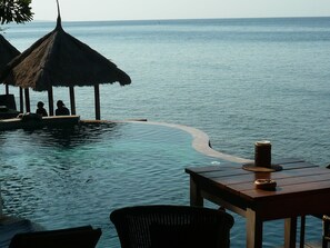 Outdoor pool, sun loungers - Wawa Wewe II Villas (Karangasem)