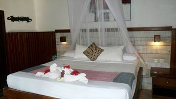 1 bedroom, premium bedding, in-room safe, desk