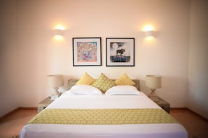 Premium bedding, minibar, in-room safe, desk - Kingfisher Hotel (Unawatuna)