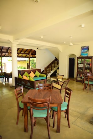 Lobby-Lounge