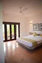 Ropa de cama de alta calidad y minibar 