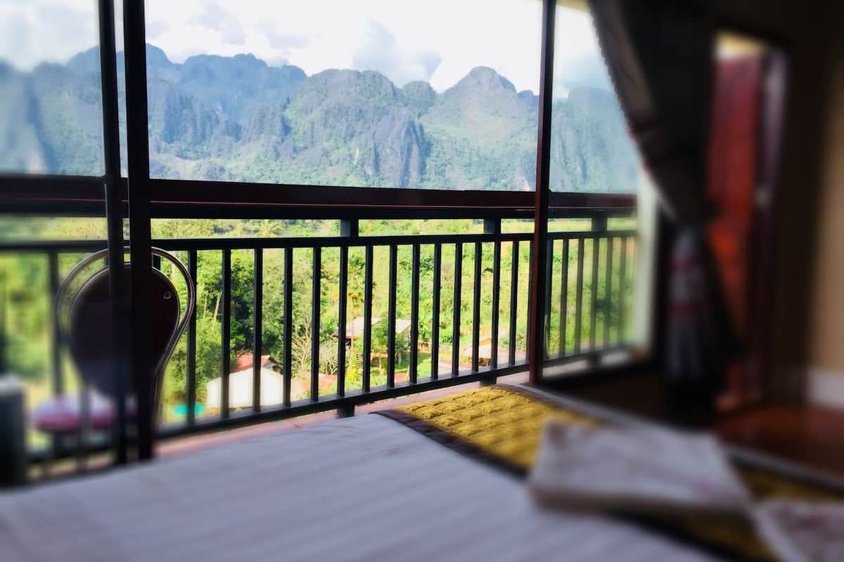 Double Room, 1 King Bed, Non Smoking, Mountain View