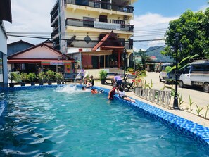 Outdoor pool - Mountain View Riverside Boutique Hotel (Vang Vieng)