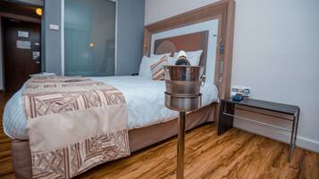 Superior Room | Free minibar, in-room safe, desk, laptop workspace