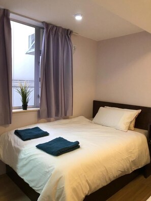 Desk, soundproofing, iron/ironing board, free WiFi - Cebu Hostel (Kowloon)