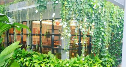 Grand Laguna Hotel & Villa