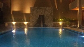 Piscine couverte, piscine extérieure