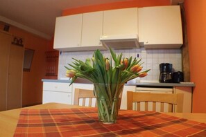 Fridge, microwave, stovetop, electric kettle - Reiterhof Koenning (Freren)