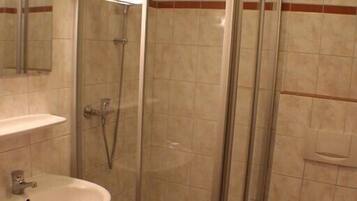 Basic-Apartment (Freren) | Badezimmer | Dusche, Handtücher