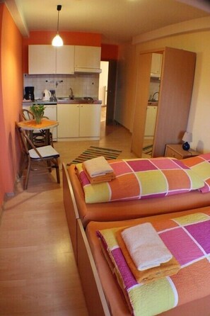 Soundproofing, free WiFi, bed sheets