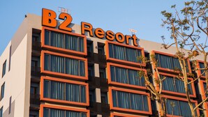 A modern B2 Resort building with a prominent sign, multiple balconies, and large windows. - B2 Udon Boutique & Budget Hotel (Udon Thani)