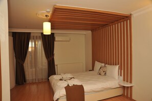 Minibar, in-room safe, desk, iron/ironing board - Pera 26 (Istanbul)
