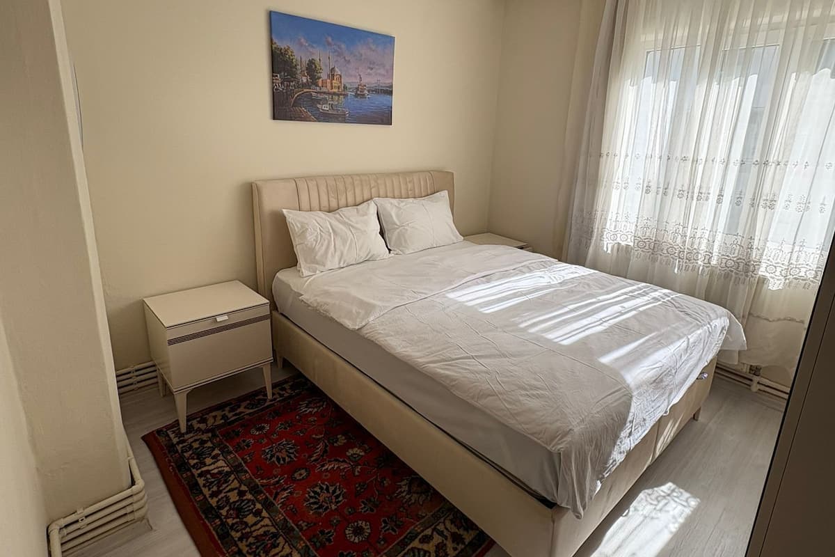 Apartment | 2 bedrooms, premium bedding, desk, laptop workspace