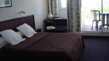 Desk, free cots/infant beds, free WiFi