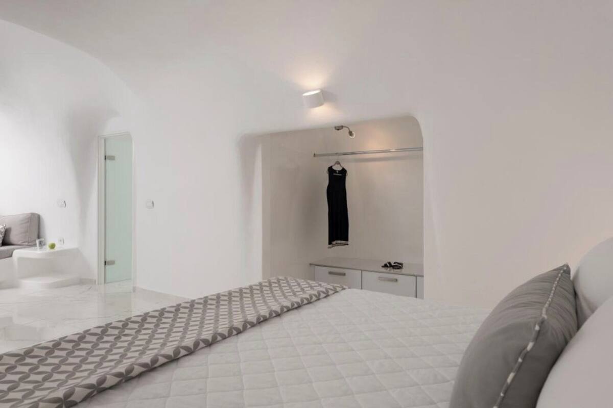 Superior Suite with Outdoor Hot Tub | ตู้นิรภัยในห้องพัก, ห้องเก็บเสียง, เตารีด/โต๊ะรีดผ้า, Wi-Fi ฟรี