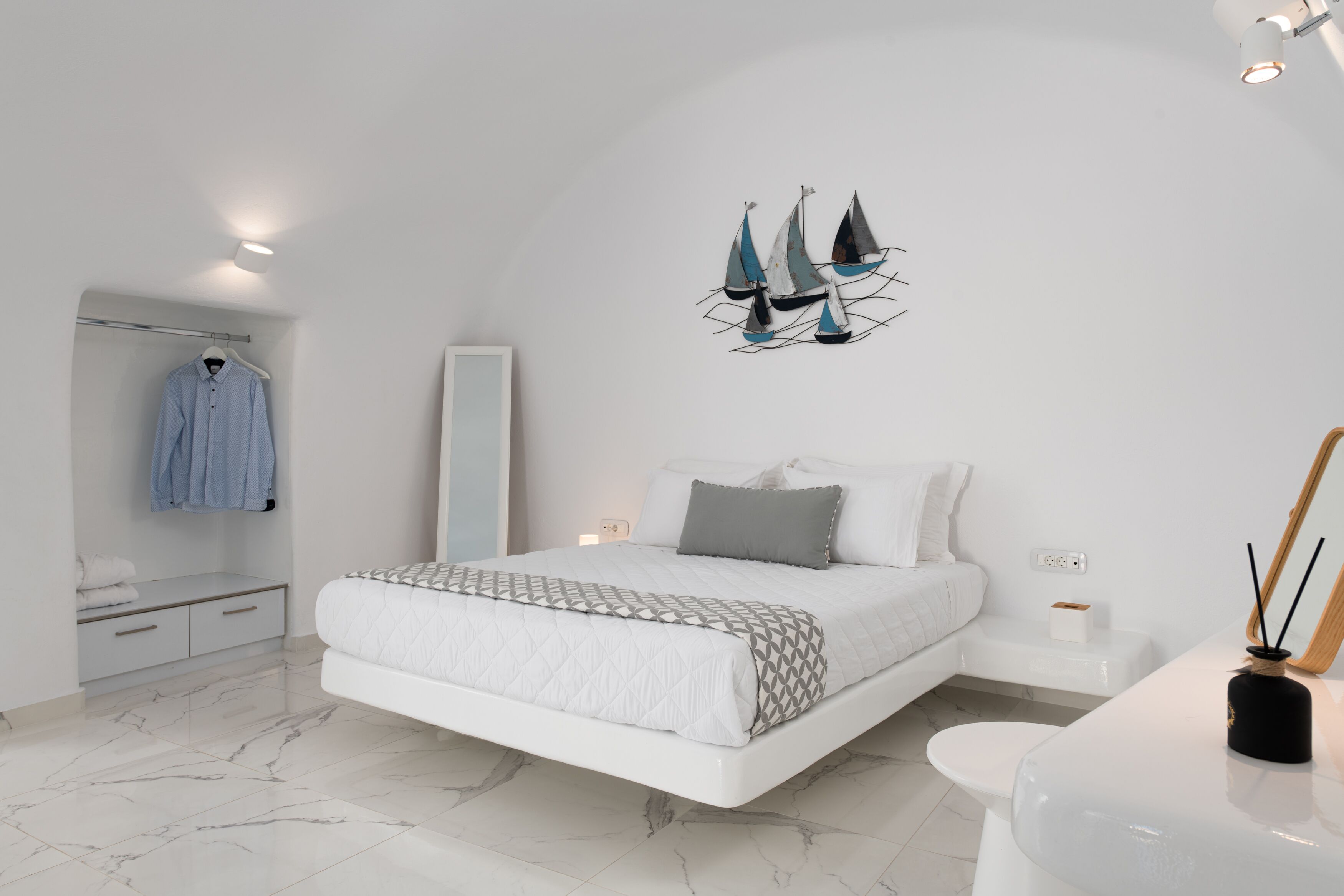 Junior Cave Suite | In-room safe, soundproofing, iron/ironing board, free WiFi