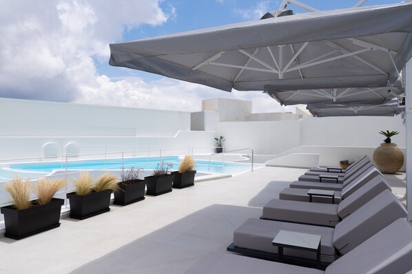 Seasonal outdoor pool, open 8:00 AM to 8:00 PM, pool umbrellas