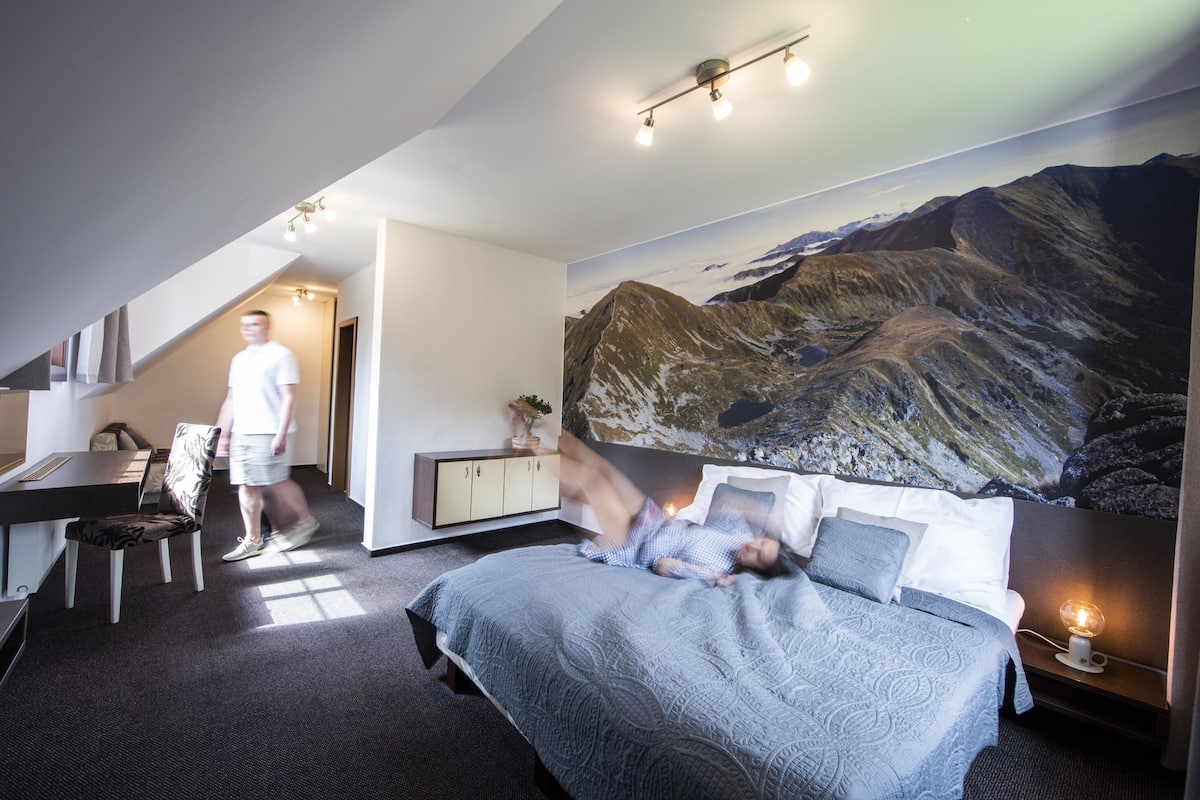 Double Room (2 Adults 2 Children) | Una scrivania, Wi-Fi gratuito
