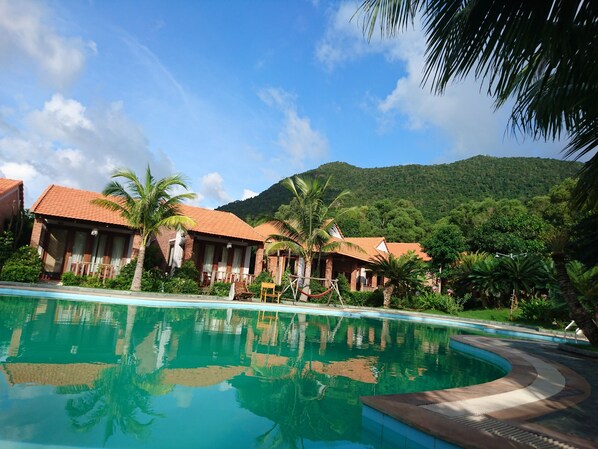 Outdoor pool, sun loungers